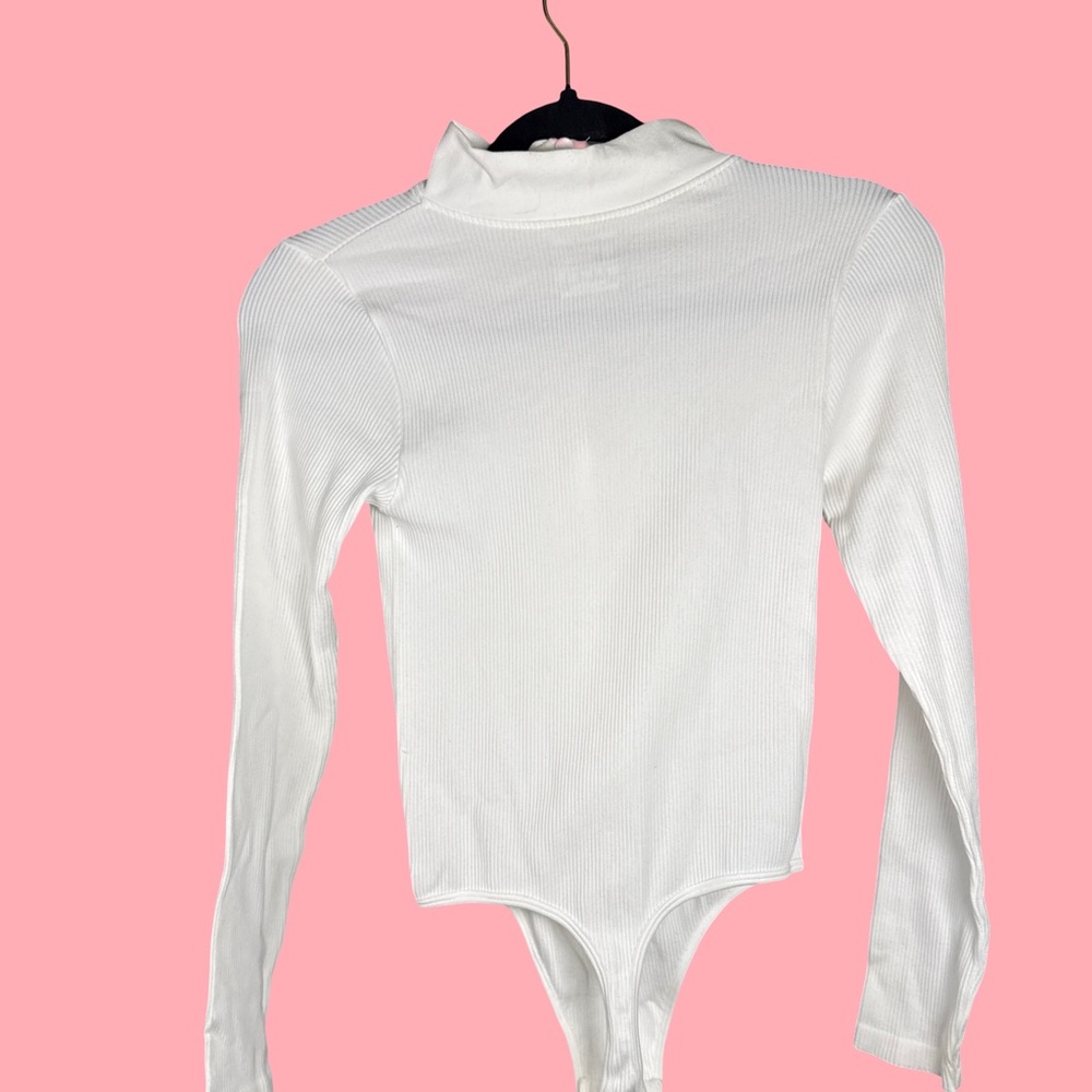 PrettyLittleThing Cream Ribbed Bodysuit - Picture 2 of 4